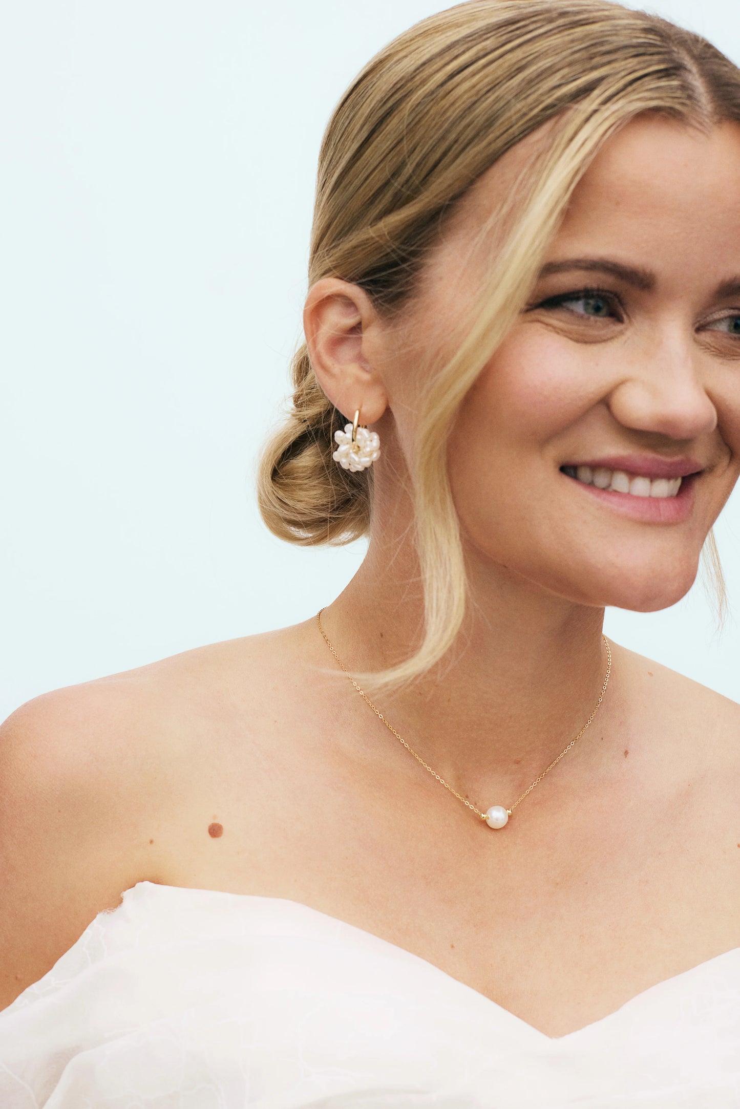 Smykke i forgylt sølv med perle