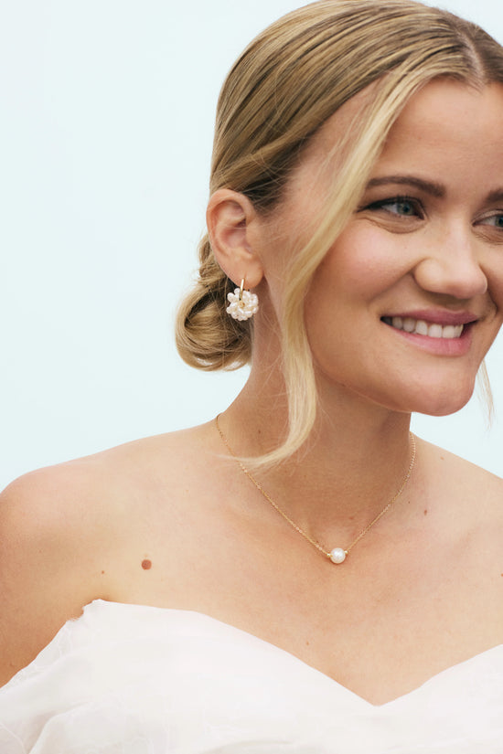 Smykke i forgylt sølv med perle