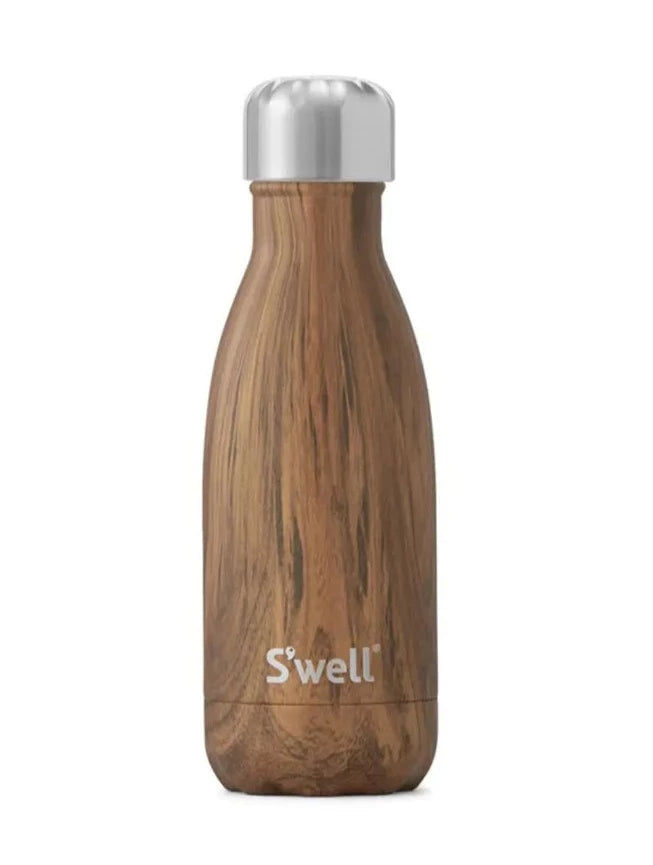 Swell termoflaske i den nette størrelsen 260ml. Perfekt for barna. Flasken har teakmønster.