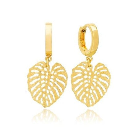 Monstera ørepynt i forgylt sølv fra Belinda Jewelry. Øredobbene har to ringer, med monsterablad som anheng.